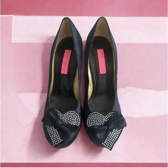 BETSEY JOHNSON Vintage Black Heart Lucite Heels Size 6.5 - Picture 1 of 9